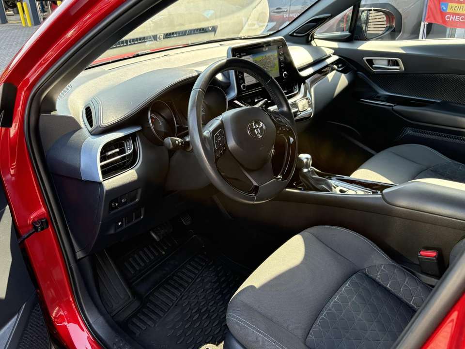 Toyota C-HR - Imagem 13