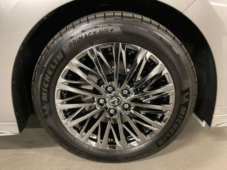 Lexus LM - Imagem 13