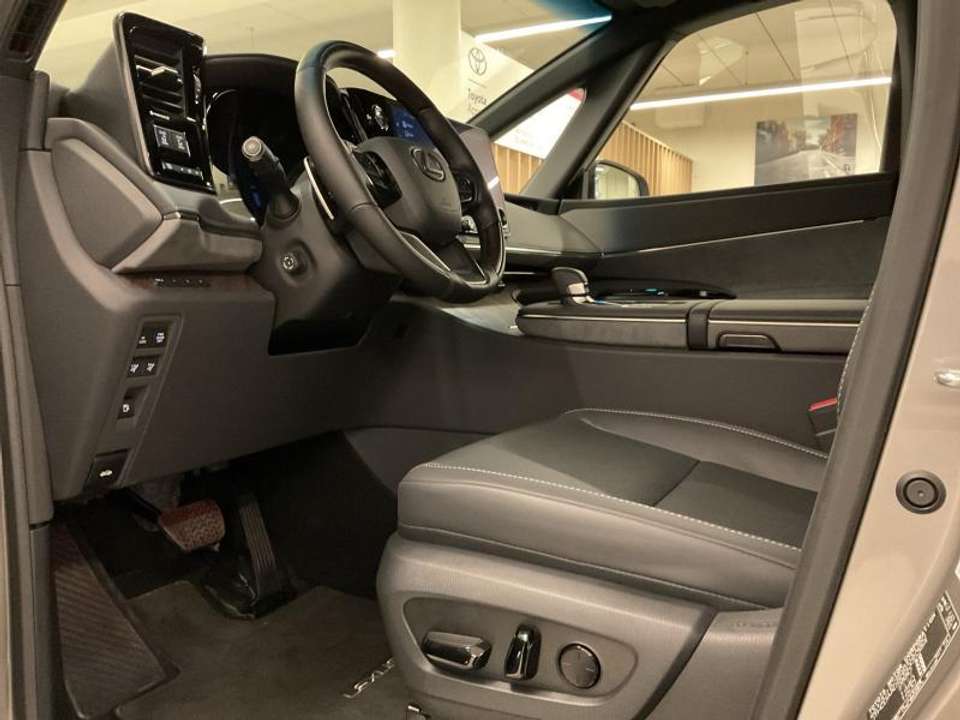Lexus LM - Imagem 18