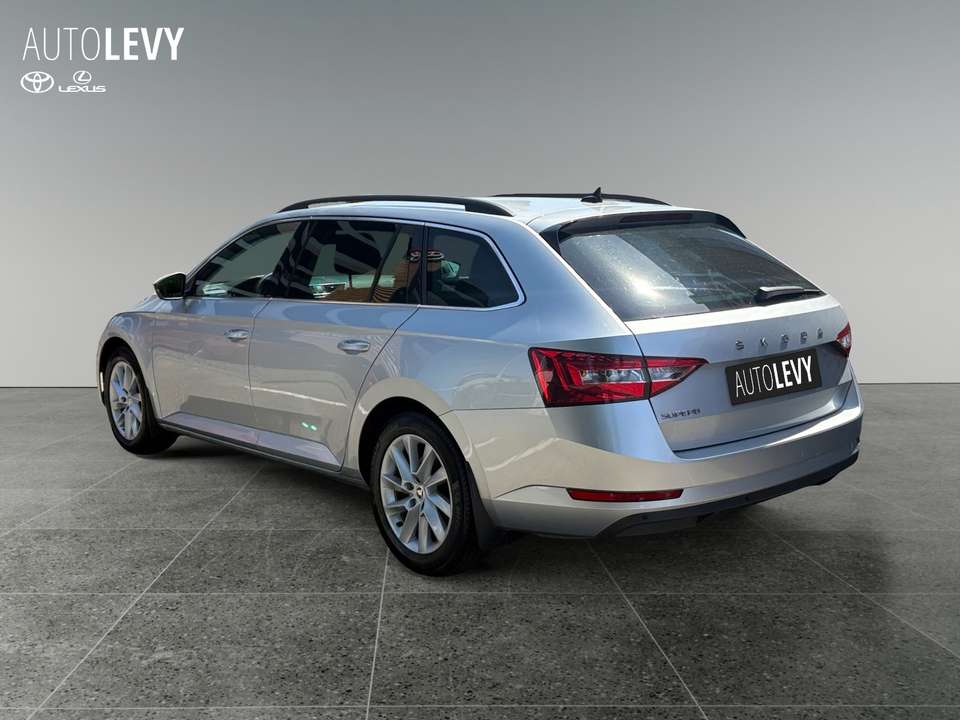 Skoda Superb - Imagem 4