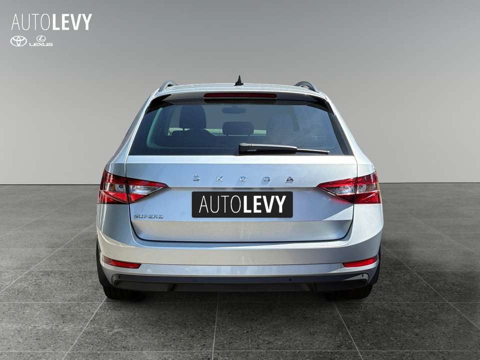 Skoda Superb - Imagem 5