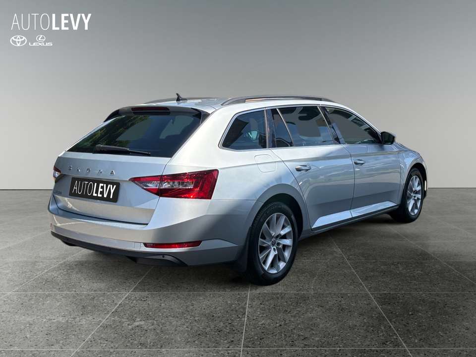 Skoda Superb - Imagem 6