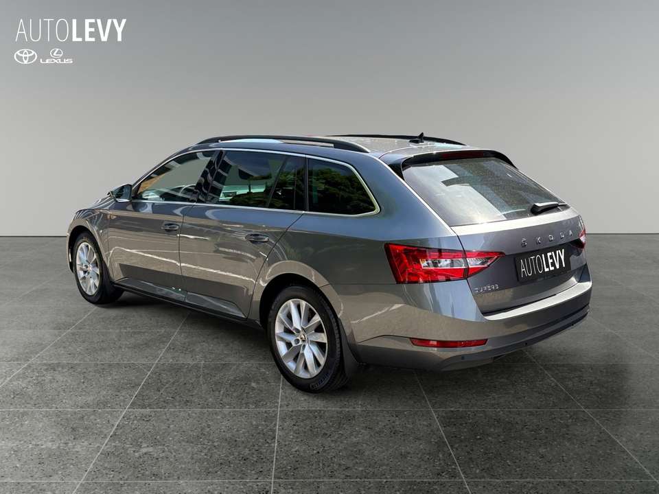 Skoda Superb - Imagem 4