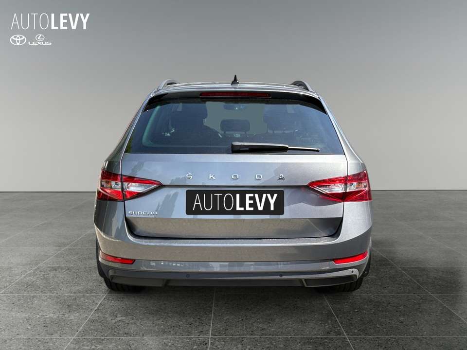 Skoda Superb - Imagem 5