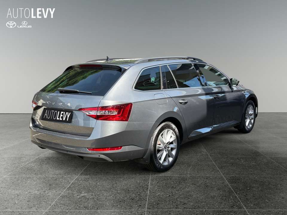 Skoda Superb - Imagem 6