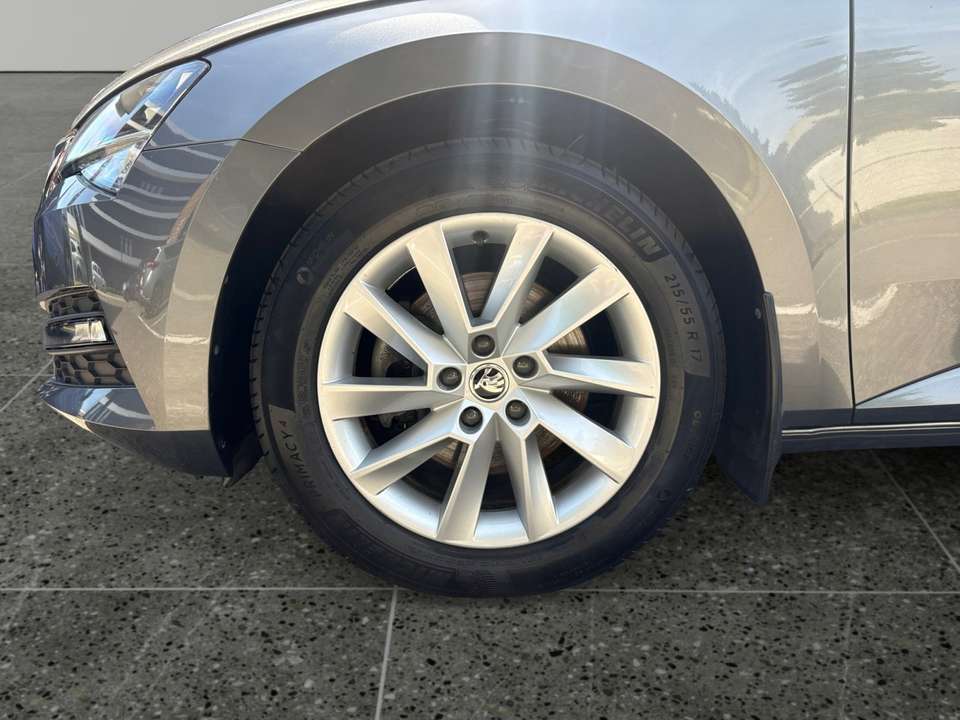 Skoda Superb - Imagem 15