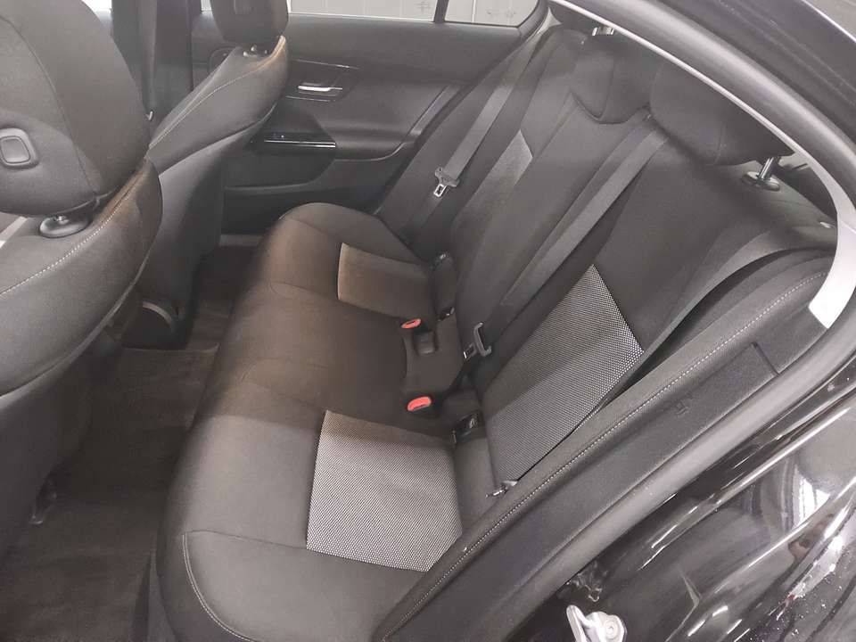 Mercedes-Benz C 200 - Imagem 13