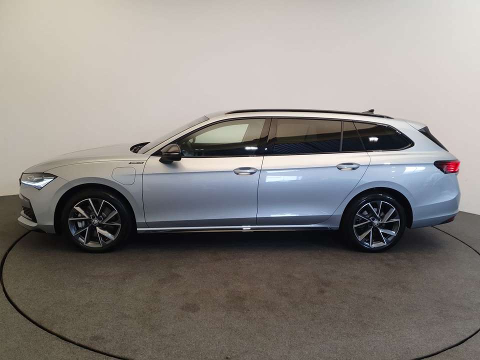 Skoda Superb - Imagem 2