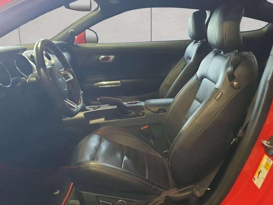 Ford Mustang - Imagem 8