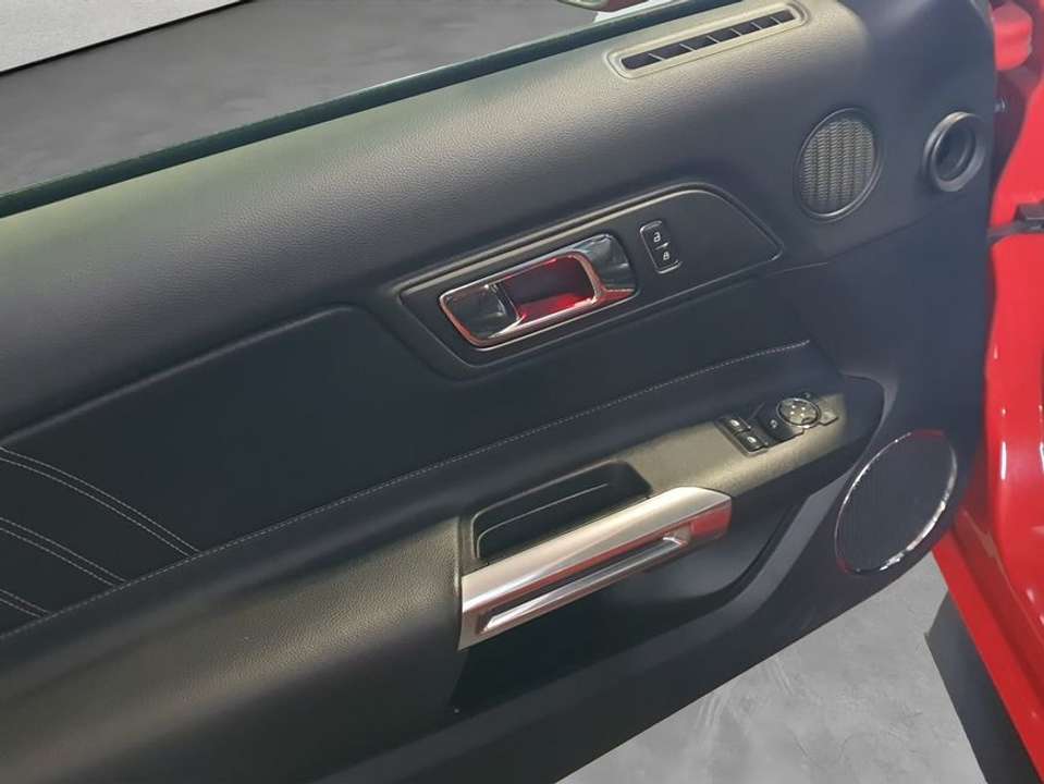 Ford Mustang - Imagem 12