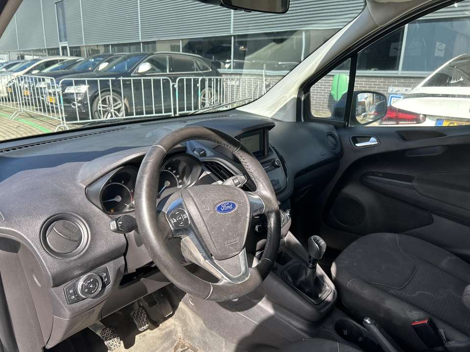 Ford Transit Courier - Imagem 3
