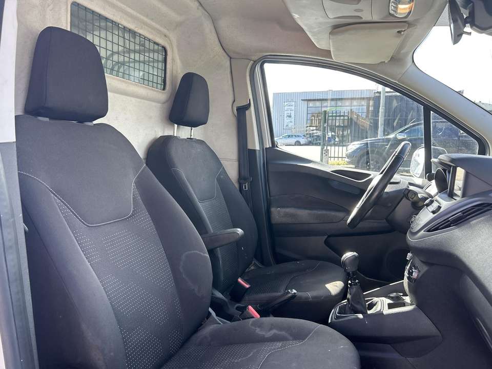 Ford Transit Courier - Imagem 4