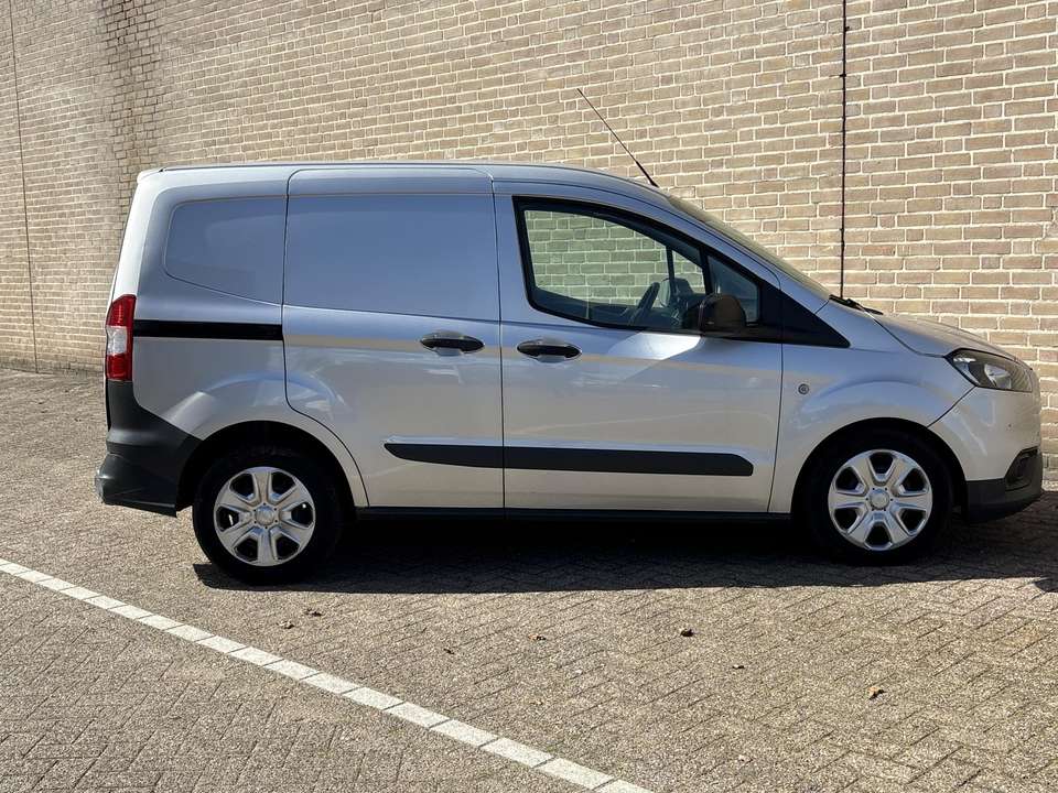Ford Transit Courier - Imagem 7