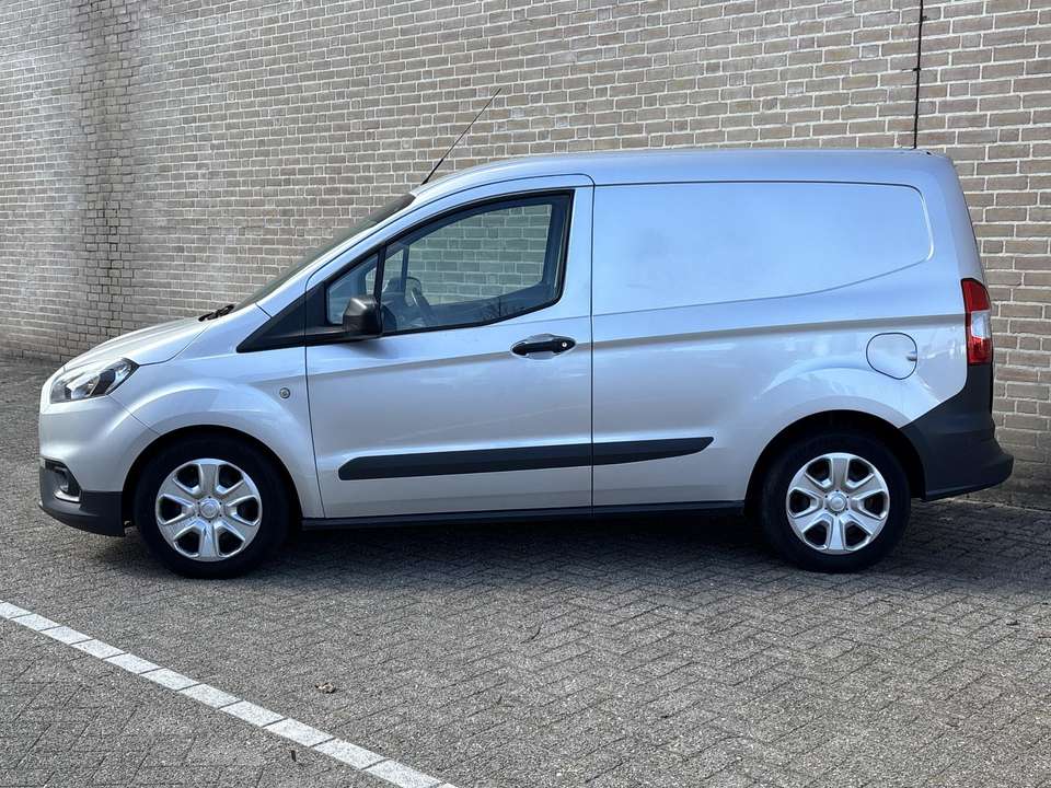 Ford Transit Courier - Imagem 8