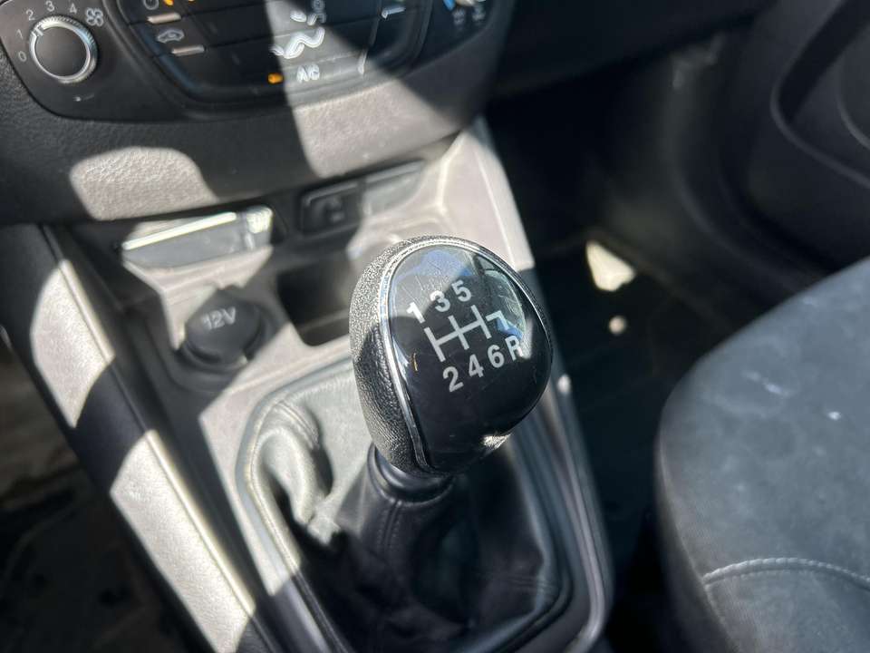 Ford Transit Courier - Imagem 14