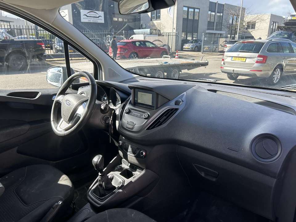 Ford Transit Courier - Imagem 15