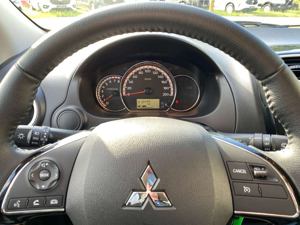 Mitsubishi Space Star - Imagem 12