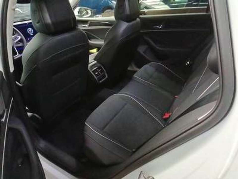 Volkswagen Passat Variant - Imagem 5