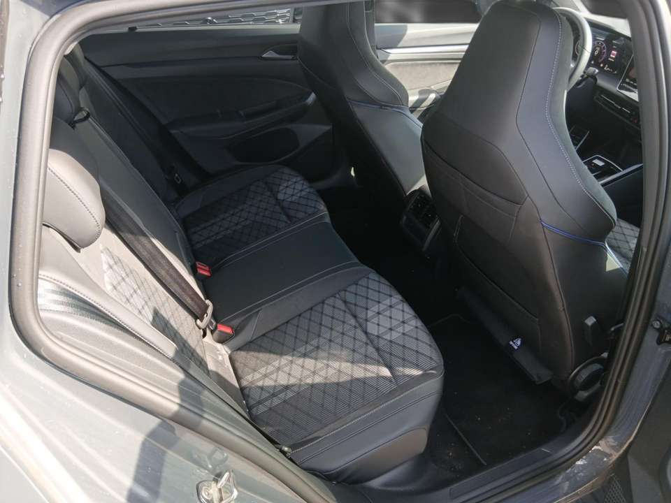 Volkswagen Golf Variant - Imagem 11