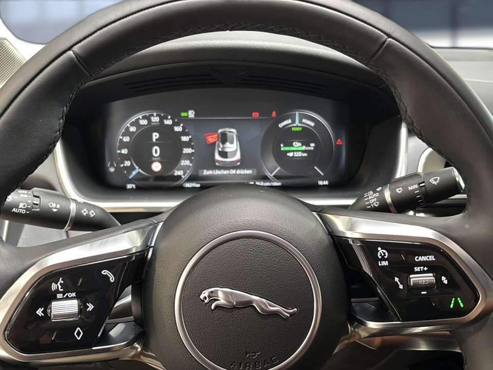 Jaguar I-Pace - Imagem 12
