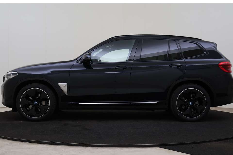 BMW iX3 - Imagem 14