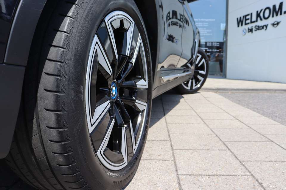 BMW iX3 - Imagem 11