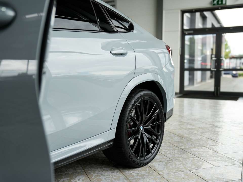 BMW X6 - Imagem 11