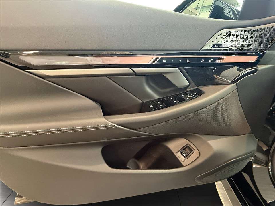 BMW 550 - Imagem 13