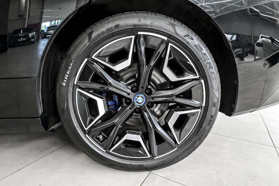 BMW iX - Imagem 8