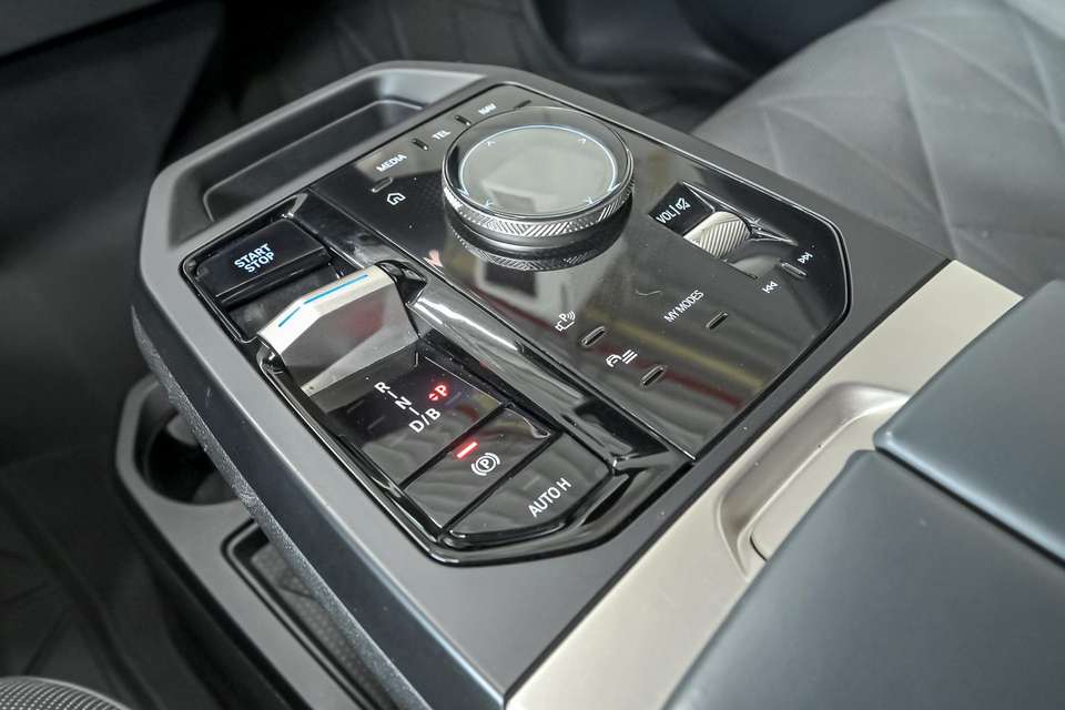 BMW iX - Imagem 11