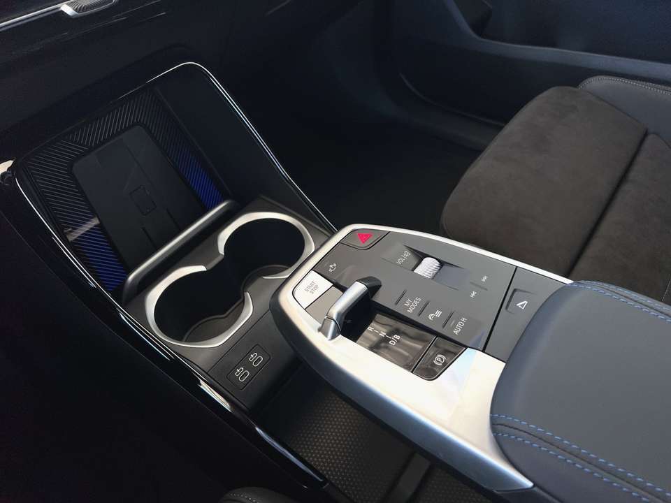 BMW iX1 - Imagem 9