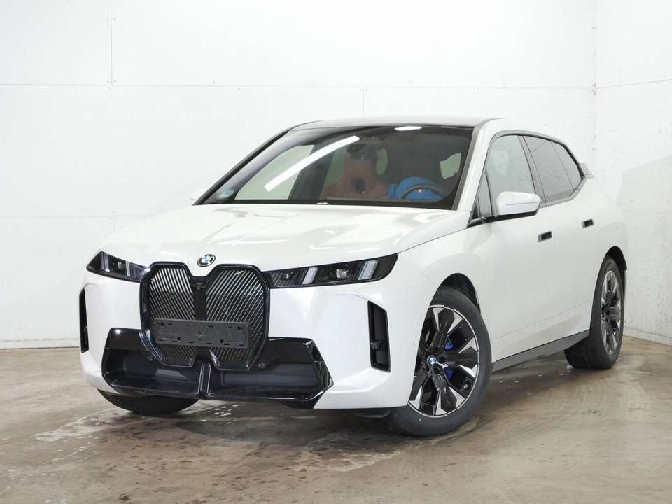 BMW iX - Imagem 1