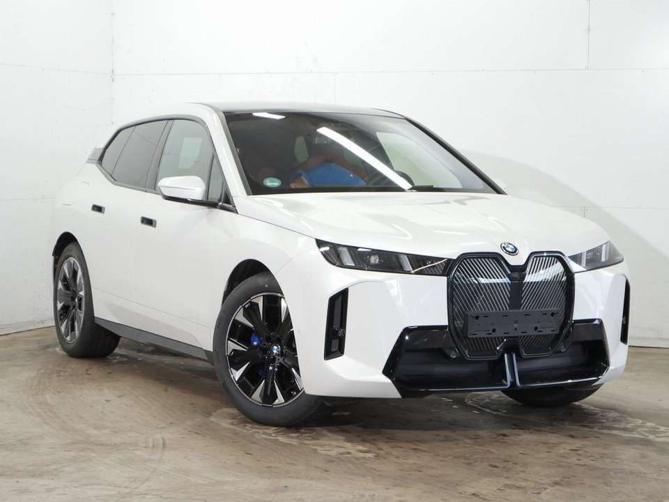BMW iX - Imagem 2