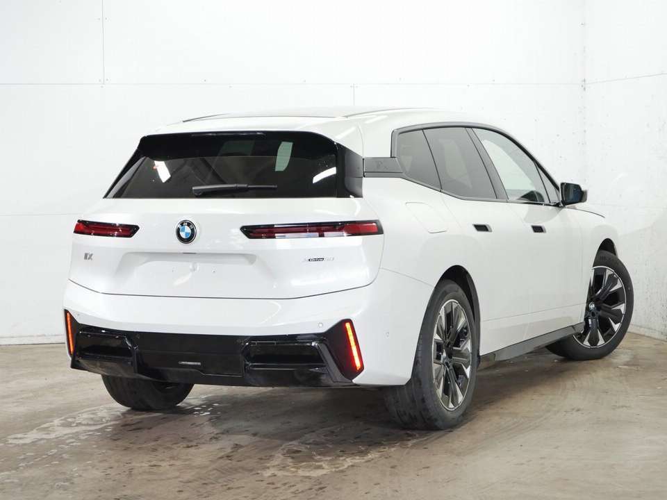 BMW iX - Imagem 4