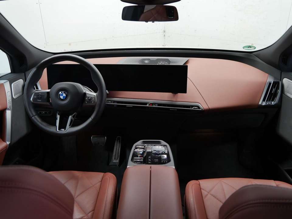 BMW iX - Imagem 7