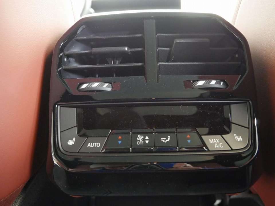 BMW iX - Imagem 10