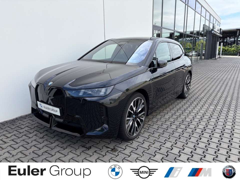 BMW iX - Imagem 1