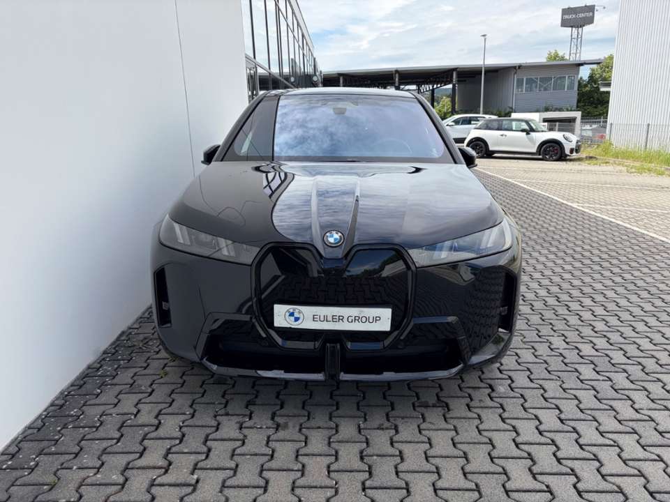 BMW iX - Imagem 3
