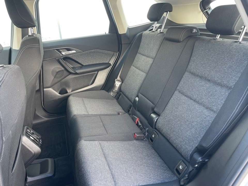 BMW iX1 - Imagem 11