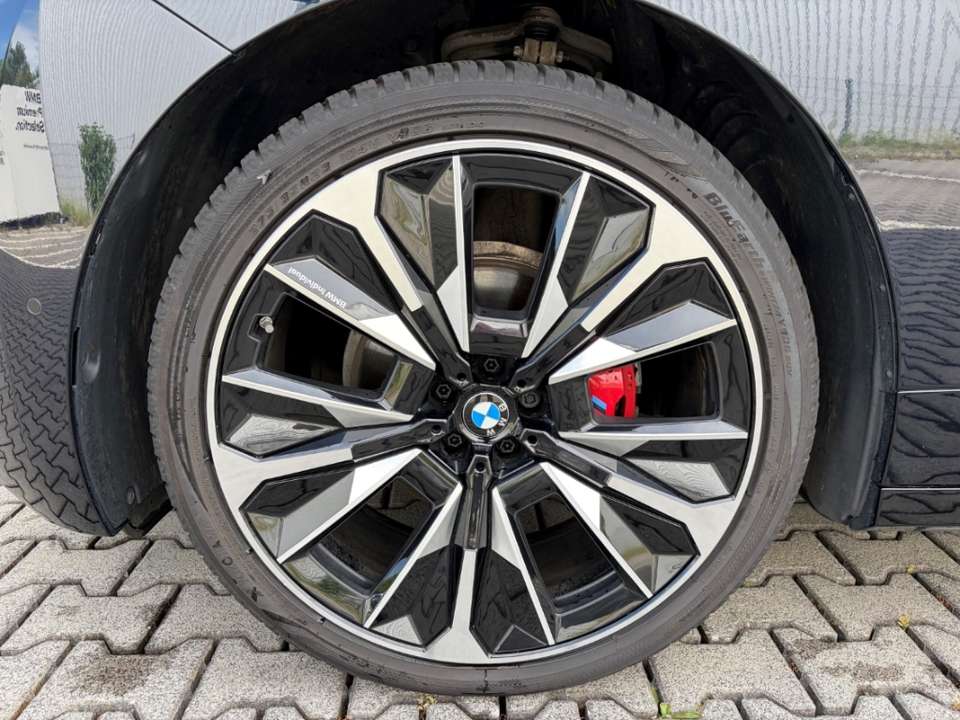 BMW iX - Imagem 11