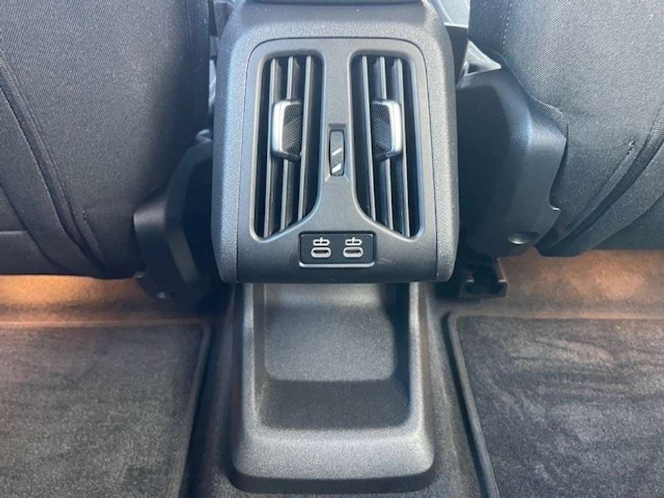 BMW iX1 - Imagem 12