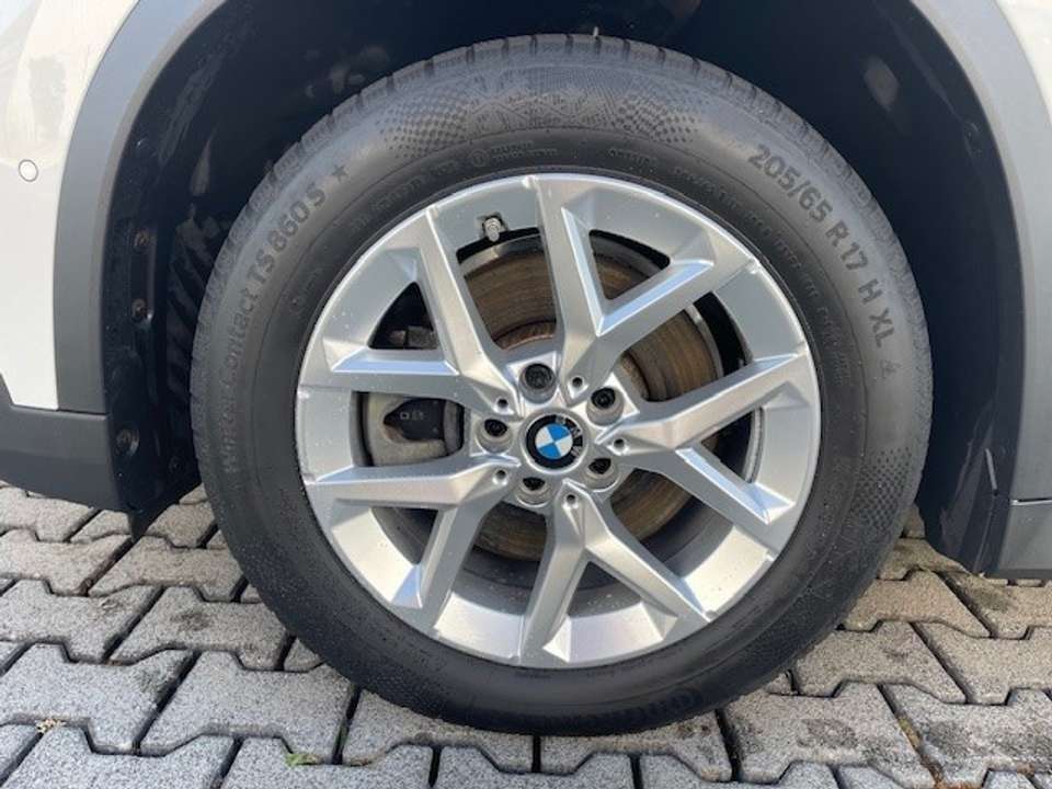 BMW iX1 - Imagem 13