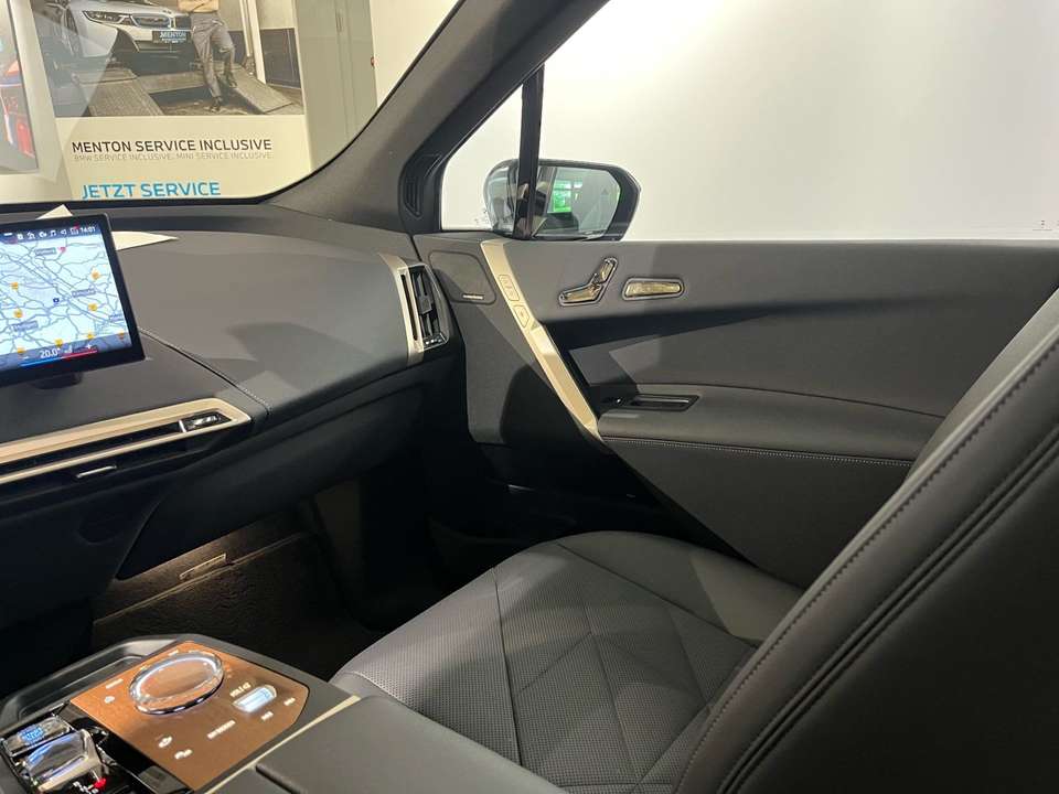 BMW iX - Imagem 11