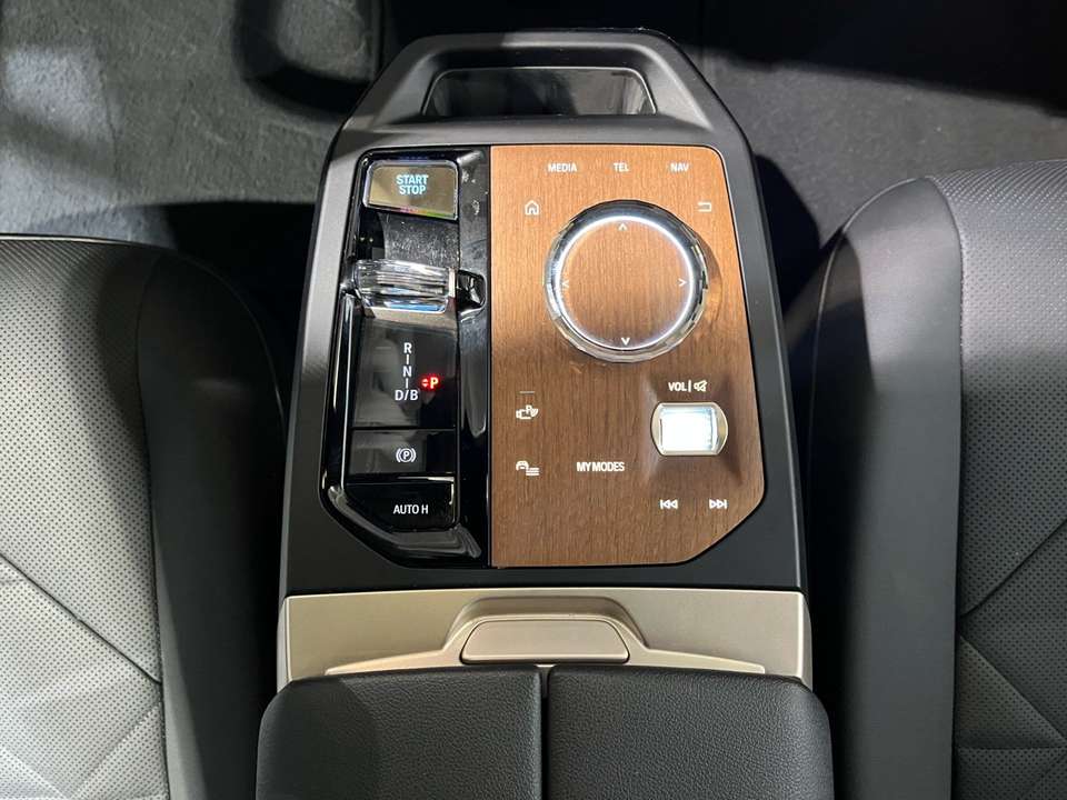 BMW iX - Imagem 12