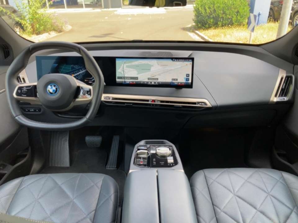 BMW iX - Imagem 8