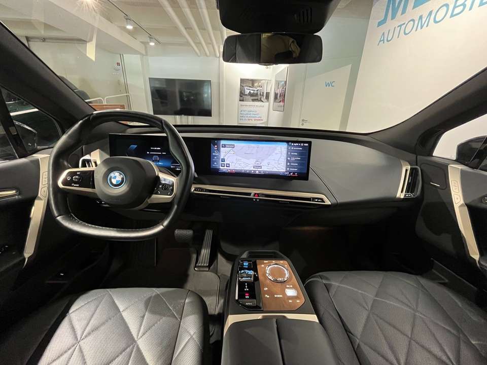 BMW iX - Imagem 12