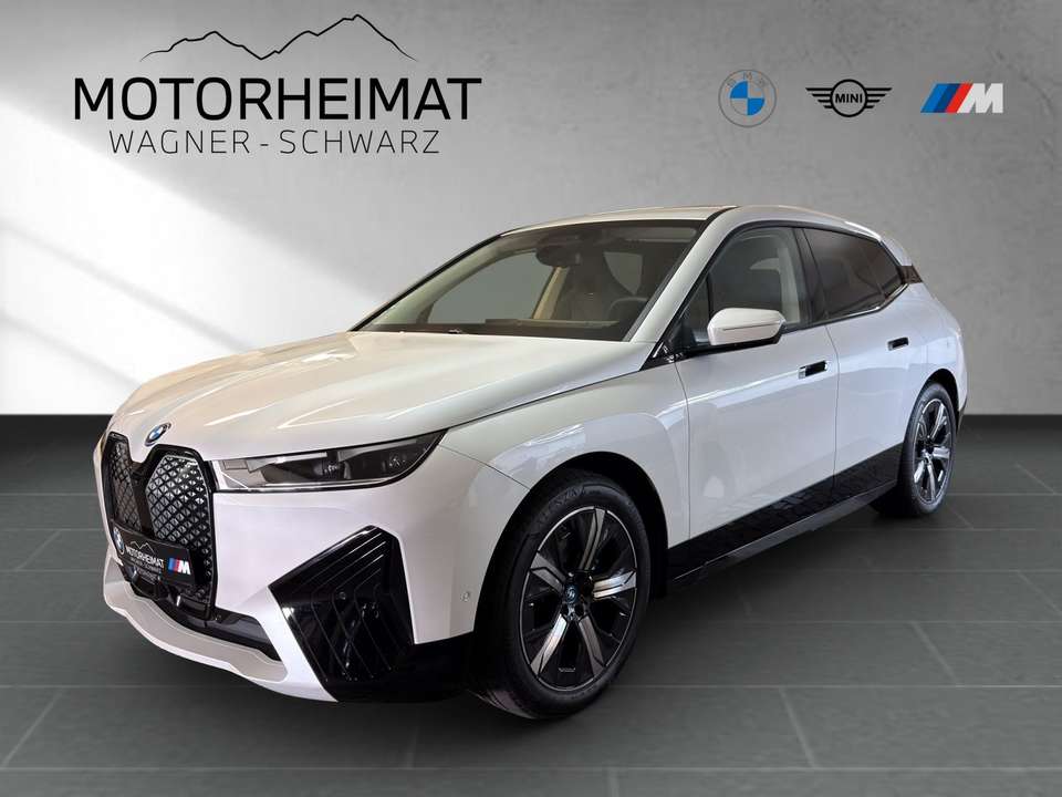 BMW iX - Imagem 1