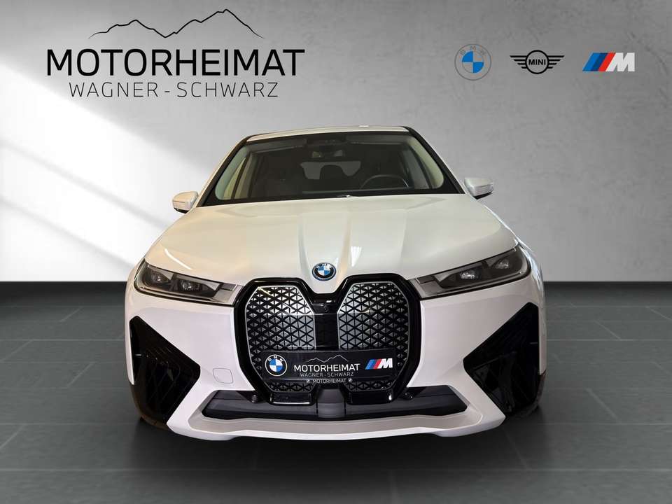 BMW iX - Imagem 3
