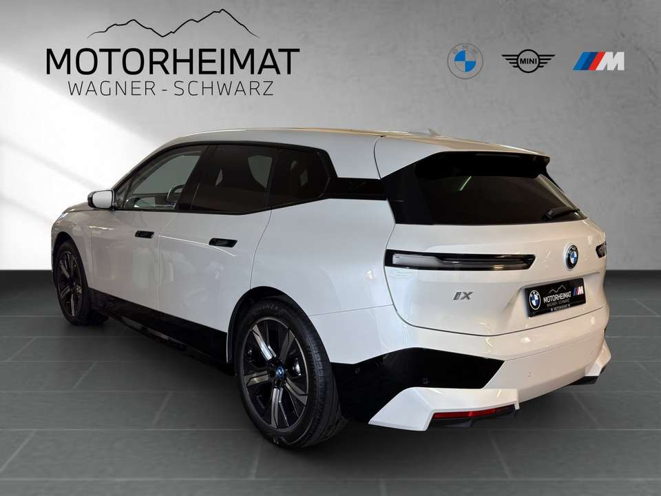 BMW iX - Imagem 5