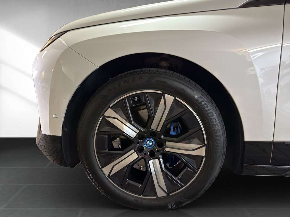 BMW iX - Imagem 8